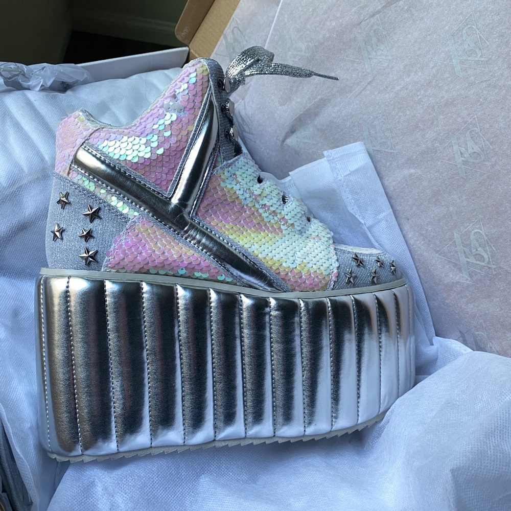 New YRU Platform moonroo sneakers